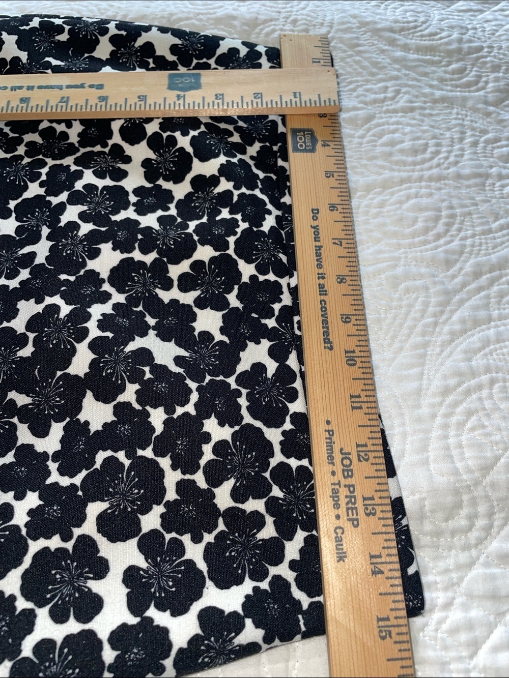 J. Crew Black & White Floral Pencil Skirt. Lined. Back zipper.  Size 2. - Picture 7 of 9